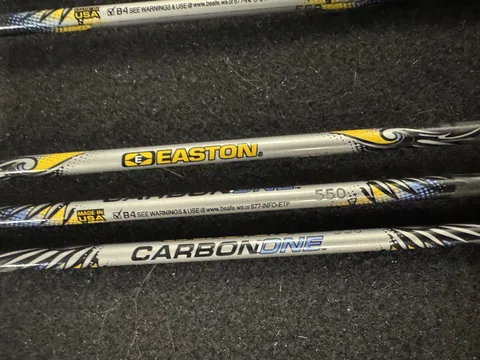 Beschriftung Easton Carbon One 550 auf den Pfeilschäften